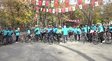 Çankaya'da engelli farkındalığı için pedalladılar: "iyi ki farkındasınız, iyi ki buradasınız" 