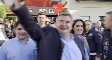 Çeşme Belediye Başkanı Ekrem Oran adaylık için başvurdu