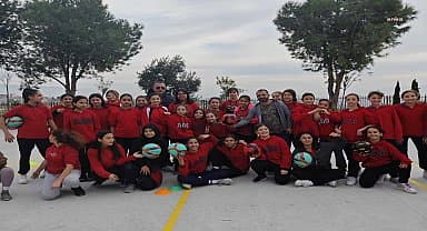 Çiğli Belediyesi'nden okullara spor malzemesi desteği