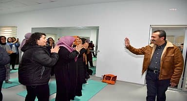 Çukurova Belediyesi Başkanı Çetin'den Kurttepe Kadın Sohbet ve Dayanışma Evi'ne ziyaret
