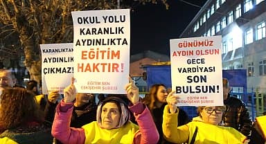 EĞİTİM-SEN Eskişehir Şube Başkanı Sertaç Durdu: "Türkiye kış saati uygulamasının iptalinden dolayı depresyona girdi"