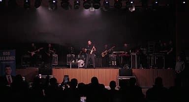 Esenyurt Belediyesi'nin düzenlediği 2. Kardeş Kültürler Festivali'nde Ekin Uzunlar'dan kemençe resitali