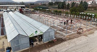 Eskişehir'de atık malzemelerin dönüştürülmesiyle yapılan seralarda rengarenk çiçekler yetişecek