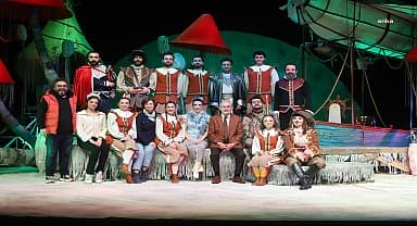 'Fırtına' oyununa, Yılmaz Büyükerşen'den sürpriz ziyaret