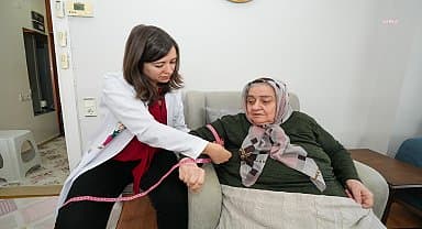 Gaziemir Belediyesi'nin sağlık hizmetiyle yurttaşlar fazla kilolarından kurtulup sağlıklı yaşama kavuşuyor