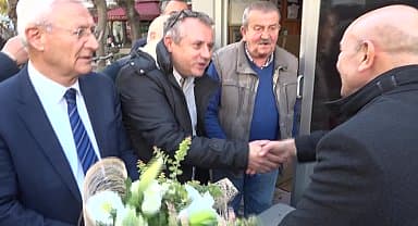 İzmir Büyükşehir Belediye Başkanı Tunç Soyer taksi ve minibüs esnafıyla bir araya geldi