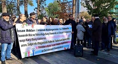İzmir'de insan hakları savunucularından "dünya insan hakları günü" açıklaması... TİHV Genel Sekreteri Üsterci: "tüm ülke adeta işkence mekanı haline gelmiştir"