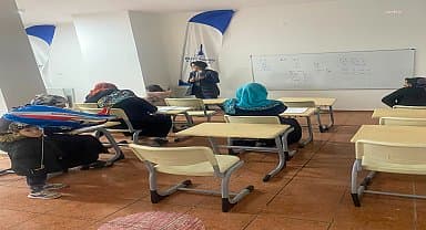 İzmir'in dayanışma noktalarında okuma-yazma eğitimleri başladı