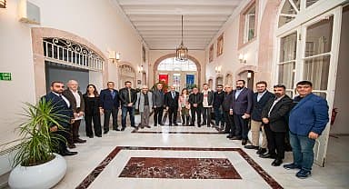 İzmir Şanlıurfa Federasyonu'ndan Başkan Soyer'e teşekkür ziyareti