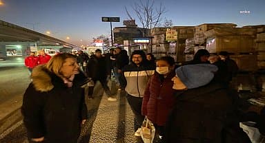 İzmit Belediye Başkanı Hürriyet, Kandıra Sapağı'nda servis bekleyen emekçilerle buluştu