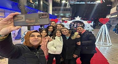 İzmit Belediye Başkanı Hürriyet, yılbaşı için süslenen kent merkezini gezdi