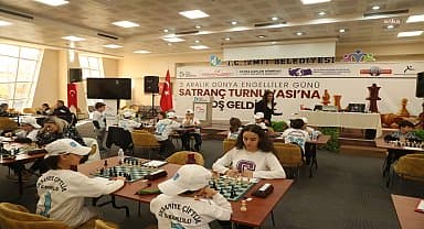 İzmit Belediyesi 3 Aralık Dünya Engelliler Günü'nde ödüllü satranç turnuvasına ev sahipliği yaptı