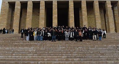 İzmit Belediyesi Çınar Akademi öğrencileri Anıtkabir'i ziyaret etti