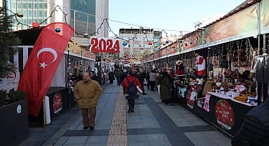 İzmit Belediyesi'nin gelenekselleşen yılbaşı pazarı, İzmitlileri bekliyor