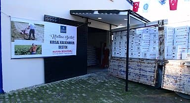 Karabağlar Belediyesinden üreticilere gübre desteği... Selvitopu: üreticilerimizi asla yalnız bırakmayacağız
