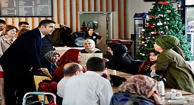 Kartal Belediye Başkanı Yüksel, Engelsiz Üretim Atölyesi öğrencilerinin yeni yıl heyecanına ortak oldu