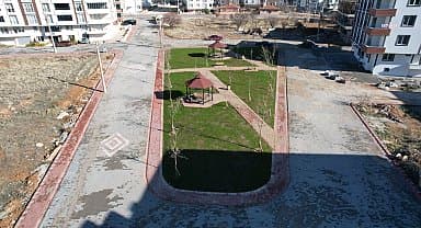 Kırşehir Belediyesi, park ve yol çalışmalarını sürdürüyor
