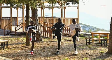 Maraton koşacak sporcular antrenmanlarını Mersin Darısekisi Örnek Köyü'nde yaptı
