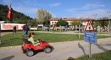 Marmaris'teki ilkokul öğrencilerine Trafik ve Eğitim Parkı'nda trafik eğitimi verildi