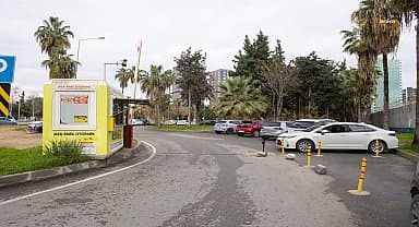 Mersin Büyükşehir'in otoparkları ile kent meydanları rahat bir nefes aldı