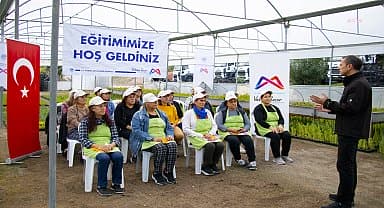 Mersin'de kadınlar süs bitkilerini budamayı öğreniyor