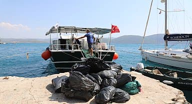 Muğla Büyükşehir, Gökova Körfezi'nde 40 ton çöp topladı
