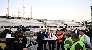 Muhittin Böcek, Kumluca Atatürk Stadyumu'ndaki çalışmaları inceledi