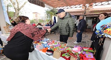 Narlıdere'nin yeni yıl pazarına büyük ilgi