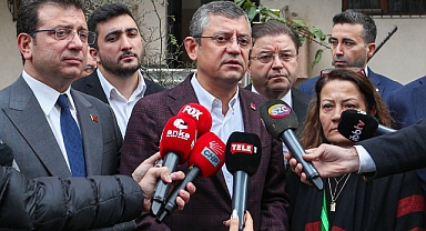 Özel ve İmamoğlu, Motokurye Göçer'in ailesini ziyaret etti: "Bu nasıl bir adalet"