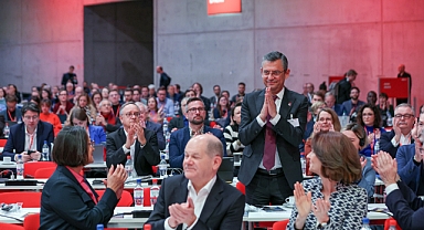 Özgür Özel, Almanya Sosyal Demokrat Partisi Kongresi'ne katıldı