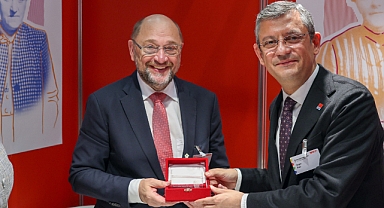 Özgür Özel, Berlin'de Eski Avrupa Parlementosu Başkanı Martin Schulz ile bir araya geldi