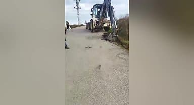 Sinop'ta bir vatandaş, arazisinden öğrenci yurduna giden yolu mahkeme kararını gerekçe göstererek kapattı
