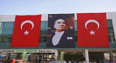 Tepebaşı, Atatürk posterleri ve Türk bayraklarıyla donatıldı
