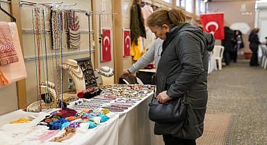 Tepebaşı Belediyesi Hanımeli Sokak'ta yılbaşı yoğunluğu