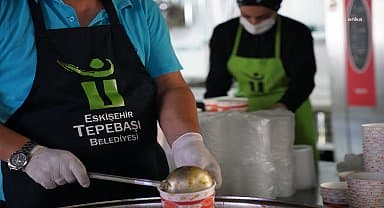 Tepebaşı Belediyesi'nin Aşevinde sıcak yemekler vatandaşla buluşmaya devam ediyor