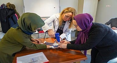Tepebaşı'nda kadınlar Belde Evleri'nde el emeği ürünlerini üretiyor