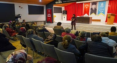 Tepebaşı'nda 'üretimin gücü kadınların gücü' söyleşisi düzenlendi