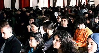 Ünlü piyanist Gülsin Onay, lise öğrencileriyle buluştu