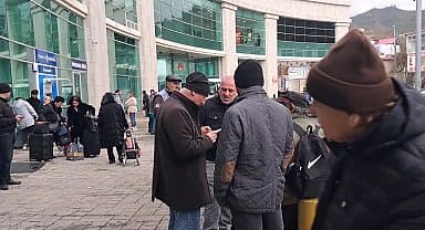 Yeni yıla Gürcistan'da girmek isteyen vatandaşlar, sarp sınır kapısına akın etti