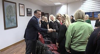Yenişehir Belediye Başkanı Özyiğit, Yenişehir gönüllülerine teşekkür plaketi takdim etti