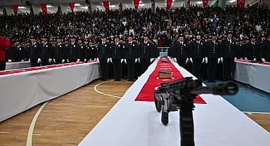 Yozgat POMEM'de 861 kadın polis adayı mezun oldu, sevinçlerini aileleriyle paylaştı