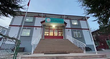 Yozgat'ta 7. Sınıf Öğrencisi Mert Er, geliştirdiği 'yapay zeka ile insanların yaş ve karakterine uygun kitap öneren program' ile Türkiye ikincisi oldu
