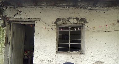 93 yaşındaki annesine bakan işsiz Durdane Keleş: "Ev akıyor, halımız yok, kilimimiz yok, yiyecek ekmeğimiz yok"