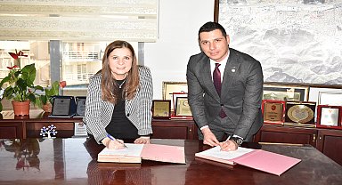 Balçova'da memurlarla toplu sözleşme imzalandı