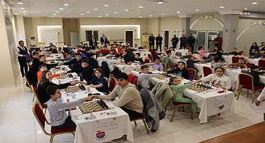 Bayramiç Belediyesi'nden öğrencilere karne hediyesi