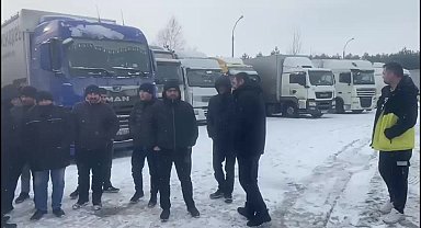 Belarus'tan dönen Türk tırlarının Rusya sınırından geçişine izin verilmiyor