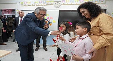 Bilecik Belediye Başkanı Kaya, öğrencilerin karne sevincini paylaştı