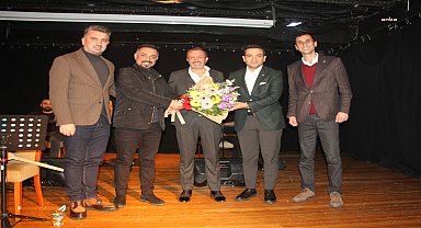 Cemal Kaya türküleriyle Kartal'ı mest etti