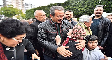 Çukurova Belediye Başkanı Soner Çetin Sosyete Pazarını ziyaret etti