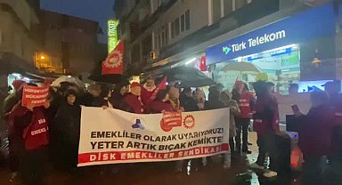 DİSK Emekli Sen Samsun Şubesi, maaş zamlarını protesto etti. 80 yaşındaki Saime İşbaşı: "Ben 25 yıl önceki Türkiye'mi istiyorum"